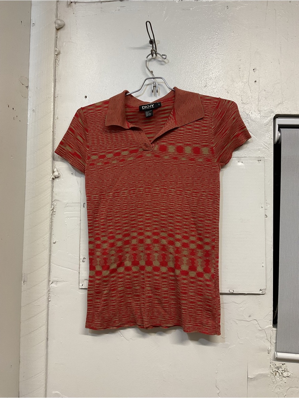 DKNY Red and Tan Short Sleeve Polo-Style Knit Top Size Small